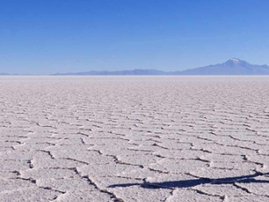 Bolivia_Uyuni salt flats_istock_freewithcredit