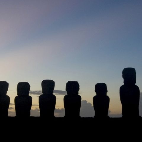 CHI_EasterIsland_istock_000006221266Medium