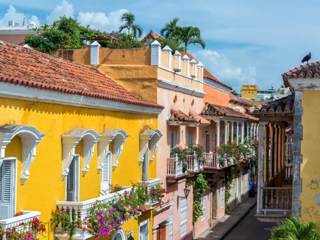 COL_Cartagena_shutterstock188799671_freewithcredit