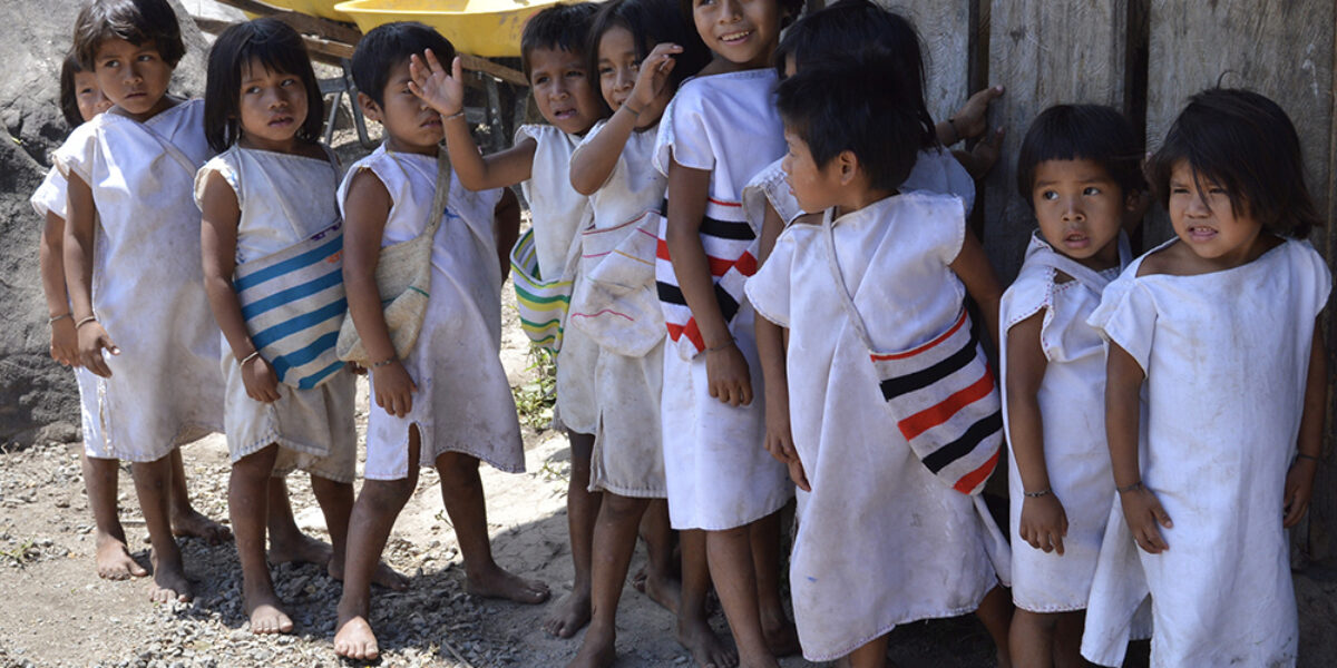 Kogi children queuingfor lunch