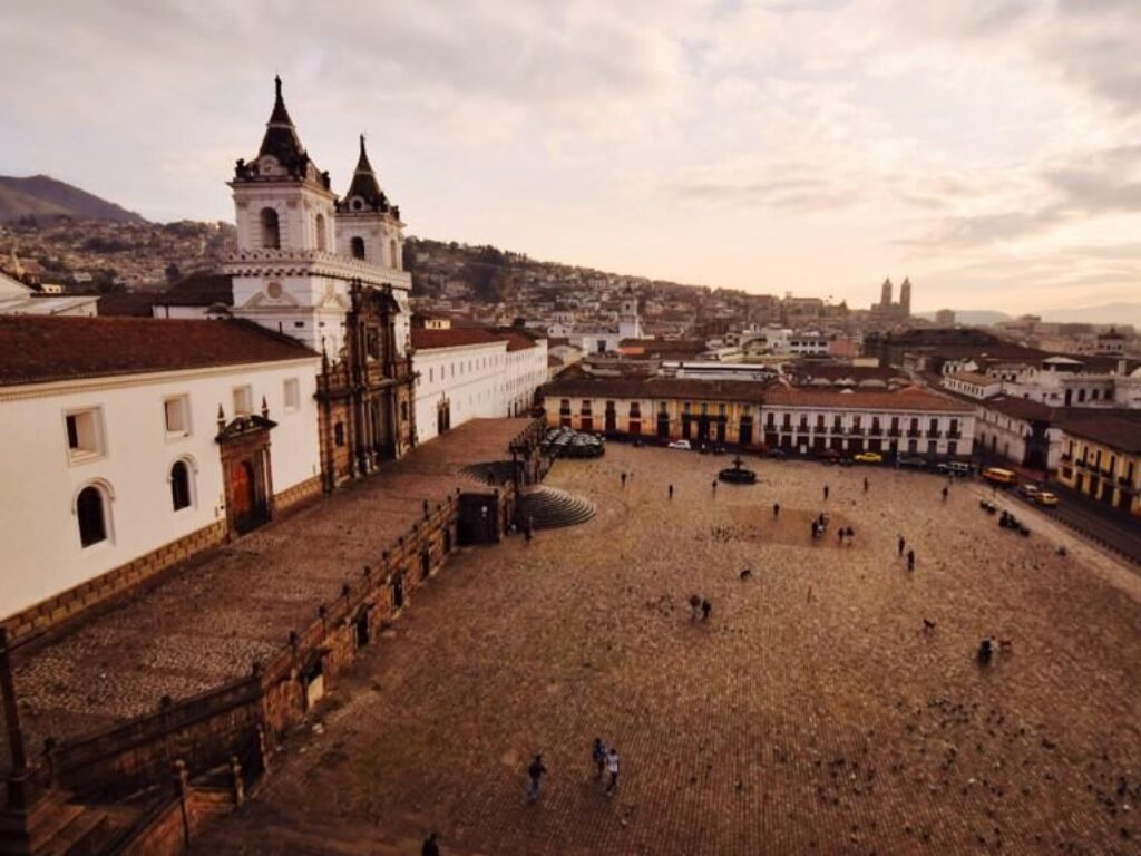 Quito Ecuador JLA insider TP