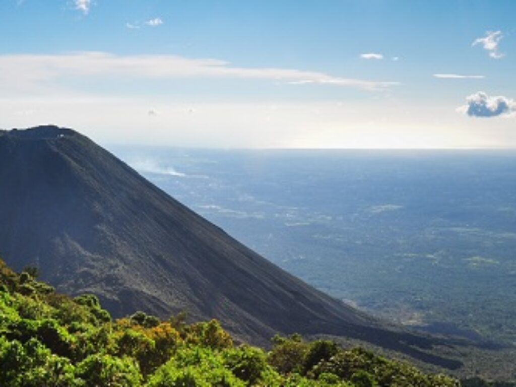 ELS_IzalcoVolcano_shutterstock349713224_freewithcredit