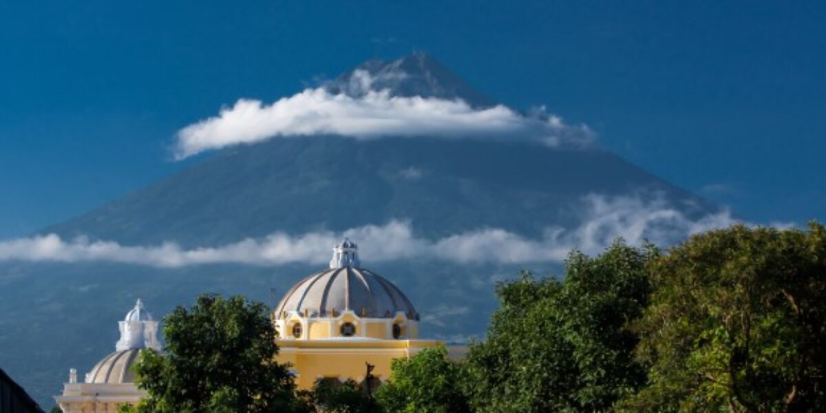 GUA_AntiguaIglesiaMercadCrop_shutterstock168717098_free