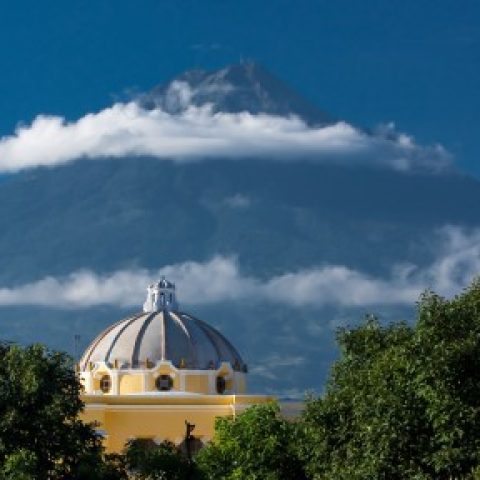 GUA_AntiguaIglesiaMercadCrop_shutterstock168717098_free
