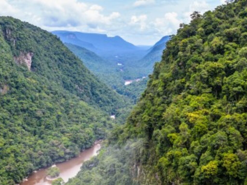 GUY_kaiteurNationalParkCrop_shutterstock163969385_freewithcredit