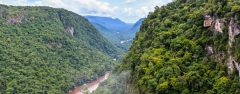 GUY_kaiteurNationalParkCrop_shutterstock163969385_freewithcredit