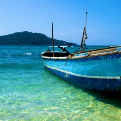 HON_caribbeanislandCropped_shutterstock70700359_freewithcredit