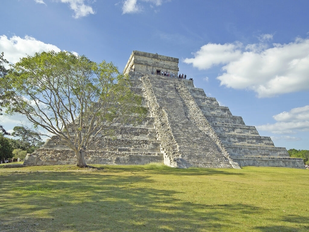 MEX_ChichenItza_iStock000000708566_freewithcredit