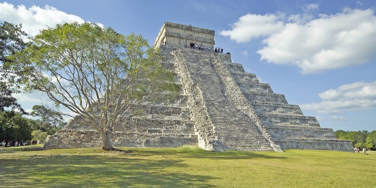 MEX_ChichenItza_iStock000000708566_freewithcredit