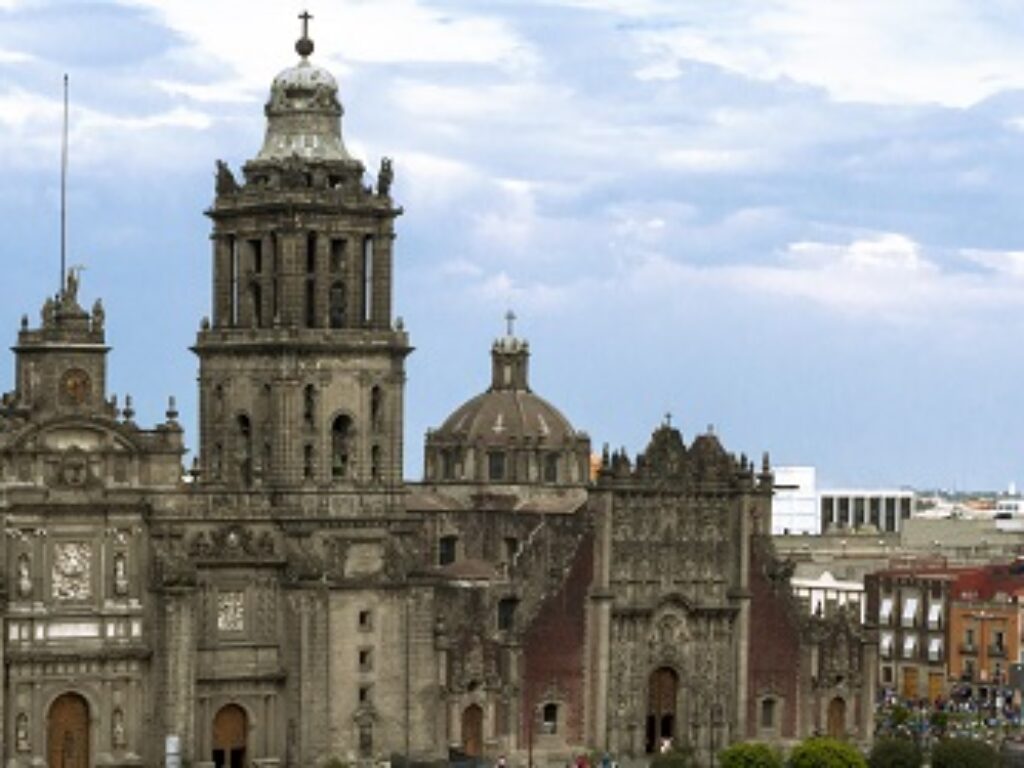 MEX_MexCity_ZocaloSquare_free_iStock_000022271576_Full