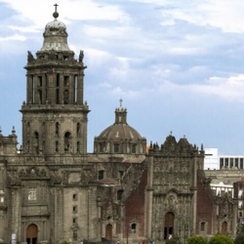MEX_MexCity_ZocaloSquare_free_iStock_000022271576_Full