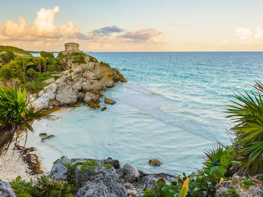 MEX_Tulum_Ruin_Shutterstock147294341_freewithcredit