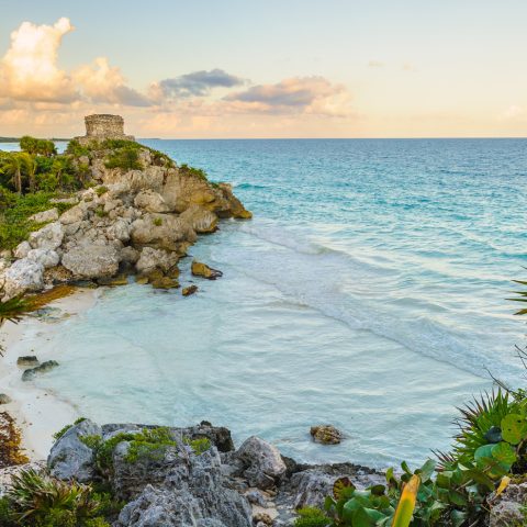 MEX_Tulum_Ruin_Shutterstock147294341_freewithcredit