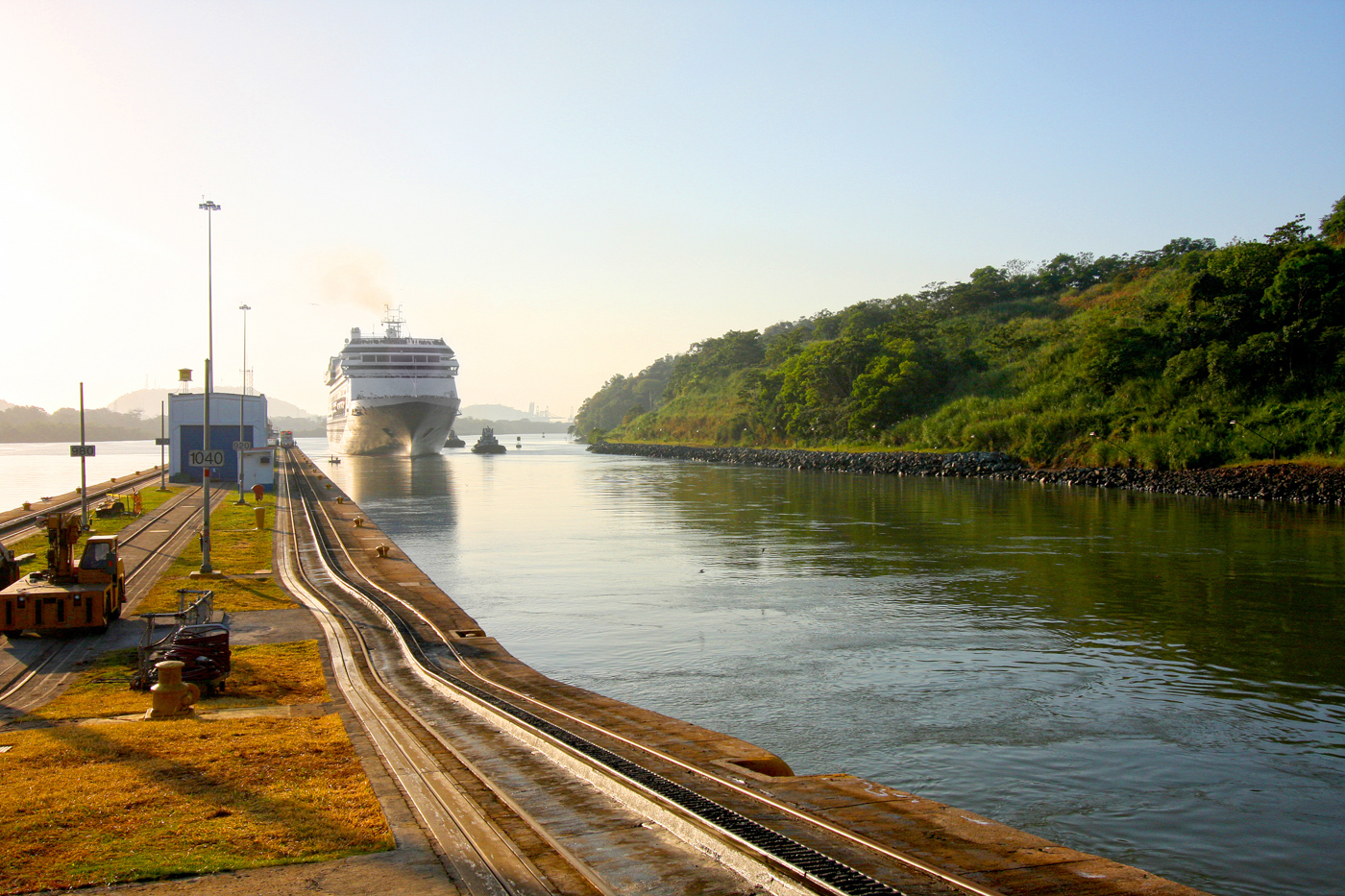 PAN_CanalMirafloresDock_shutterstock198145733_freewithcredit