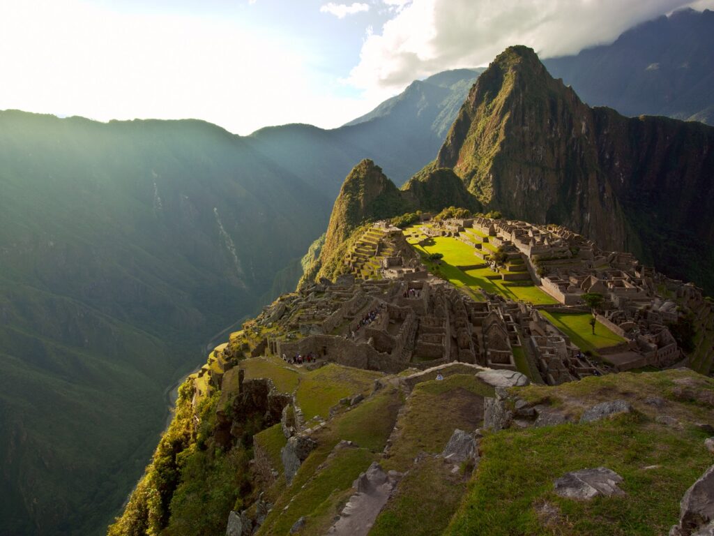 PER_MachuPicchu_shutterstock_111709355_freewithcredit