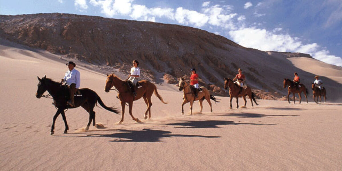Chi_AtacamaDesert_HorseRiding