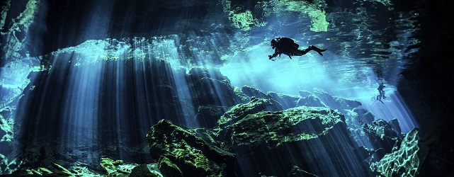 MEX_Cenote_iStock000049284154_freewithcredit