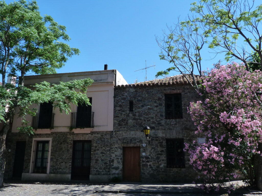 uru_colonial_DN_free (2)