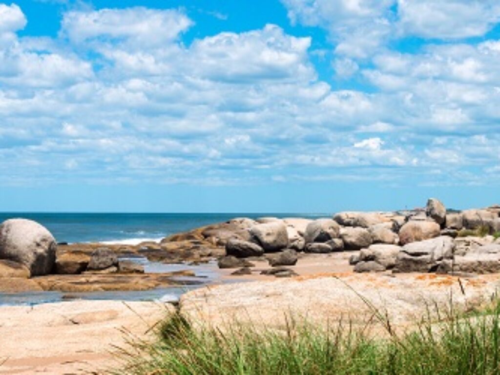 URU_PuntaDelDiabloBeach_free_shutterstock_banner