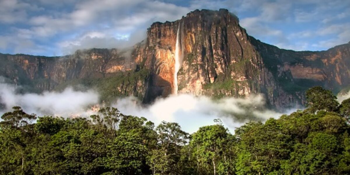 VEN_AngelFalls_shutterstock141881491_freewithcredit(1)