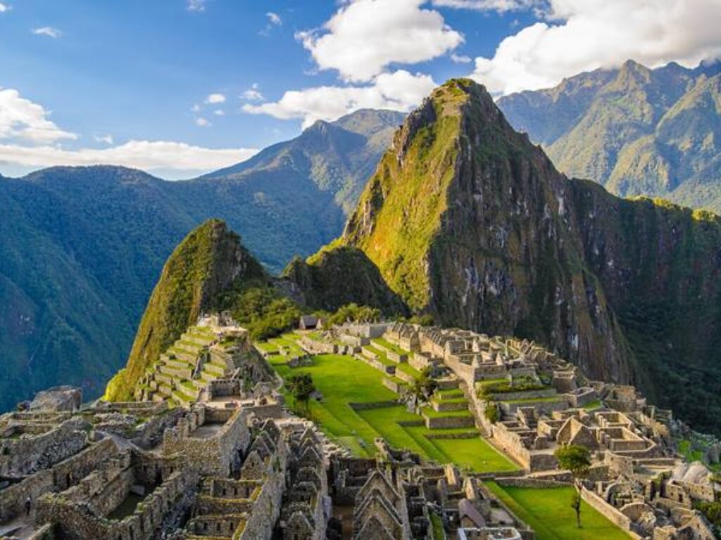 PER_MachuPicchu_ShutterStock_freewithcredit