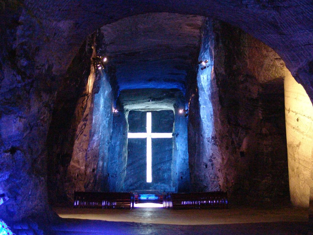 col05-visit-salt-cathedral-proexport-free