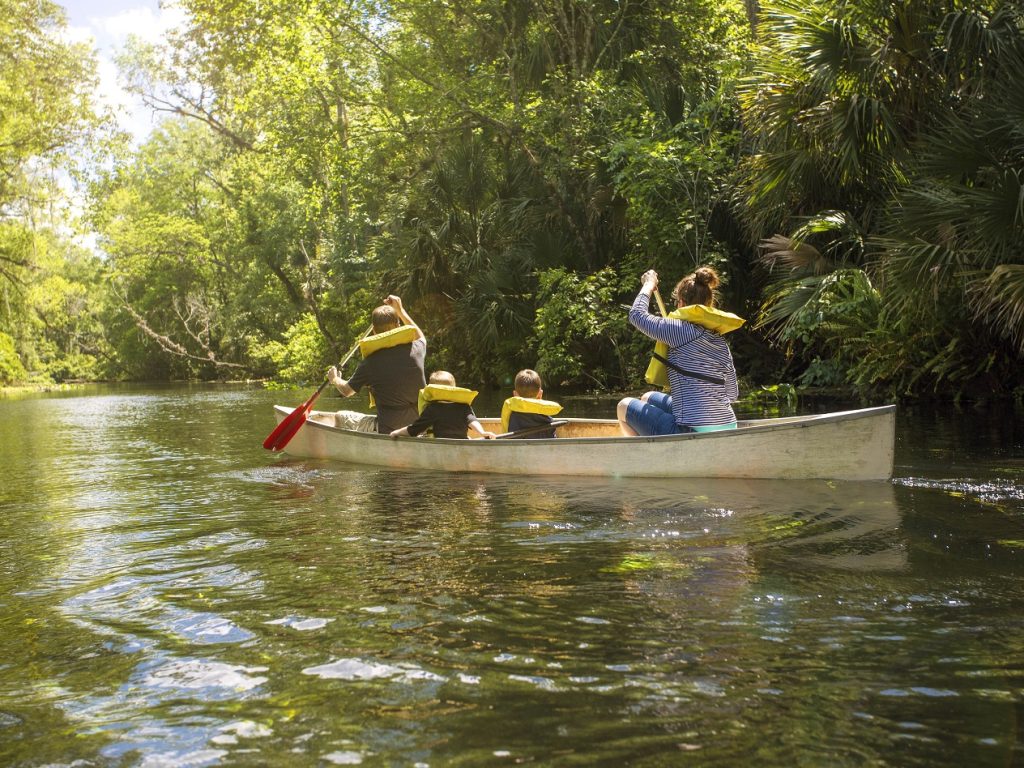 COS_Arenal_Kayaking_Shutterstock