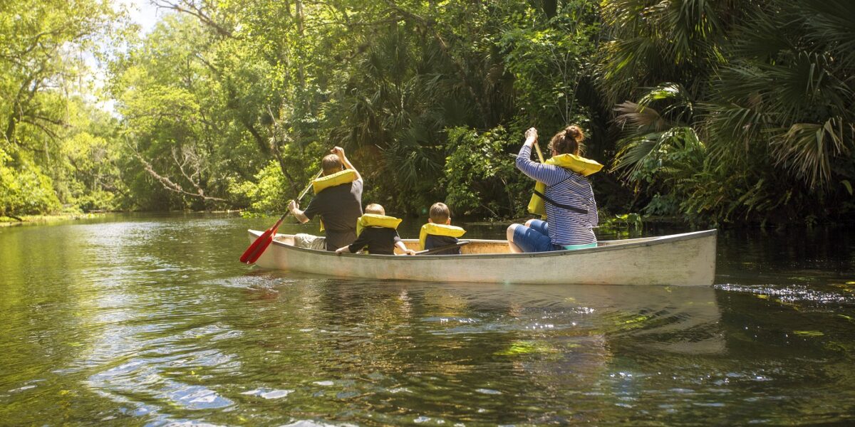 COS_Arenal_Kayaking_Shutterstock