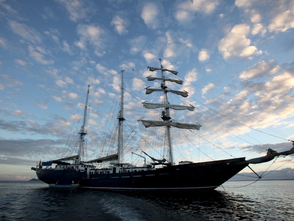 ecu14-take-a-cruise-in-the-galapagos-free
