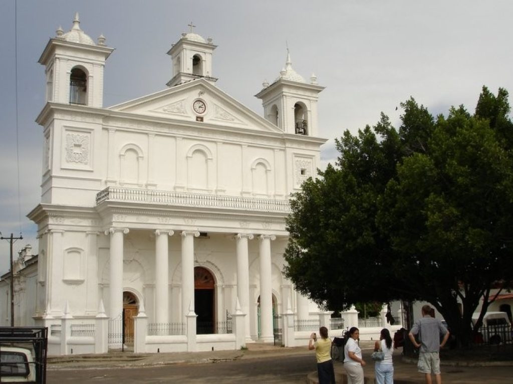 sal01-walking-in-suchitoto-free-ra-1