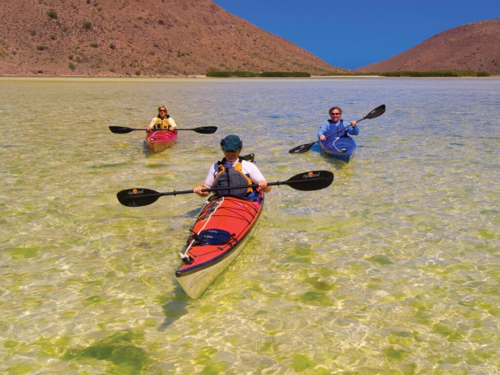 mex01-kayaking-pay-alamy