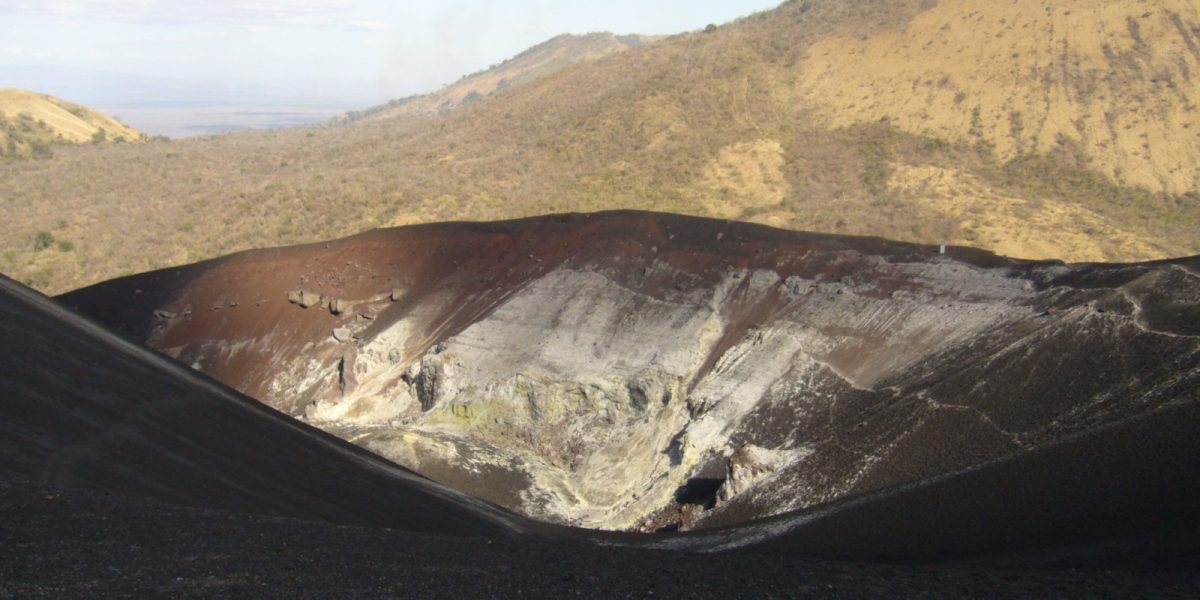 nic08-climb-an-active-volcano-free-rafe