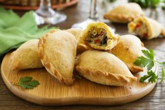 ARG_empanada_shutterstock209572513_freewithcredit ARG_empanada_shutterstock209572513_freewithcredit