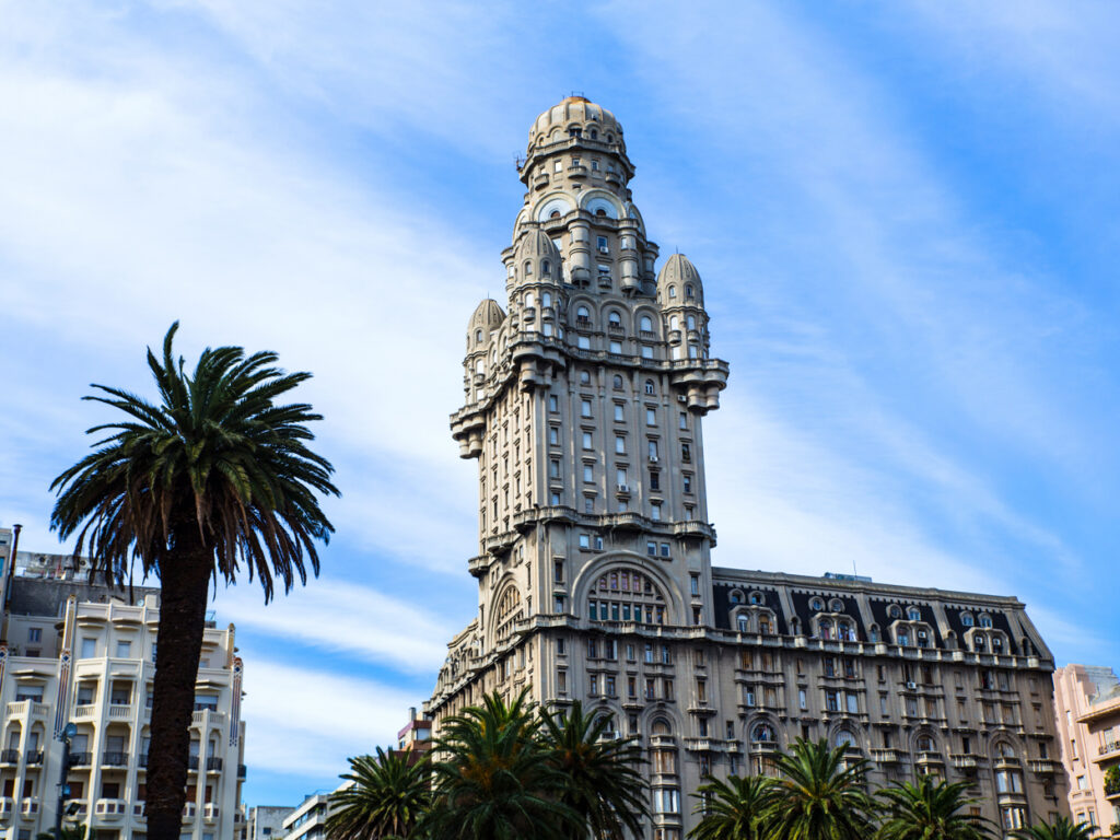 URU__Montevideo_PalacioSalvo_shutterstock_279876692_Free