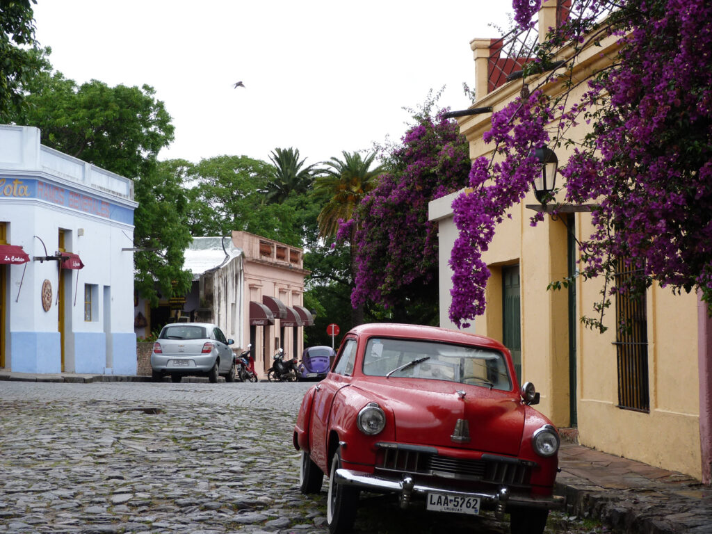 uru_colonial_DN_free (1)